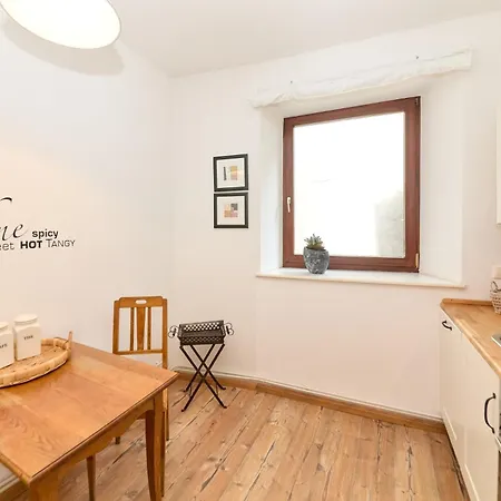 아파트 Altstadt Residenz 베른카슈텔쿠에스